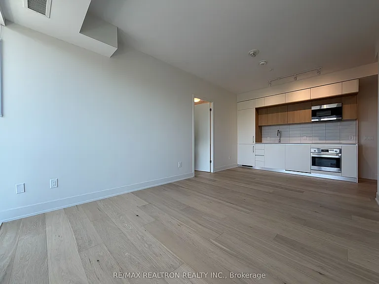 322 Dupont St #502 — Photo 10