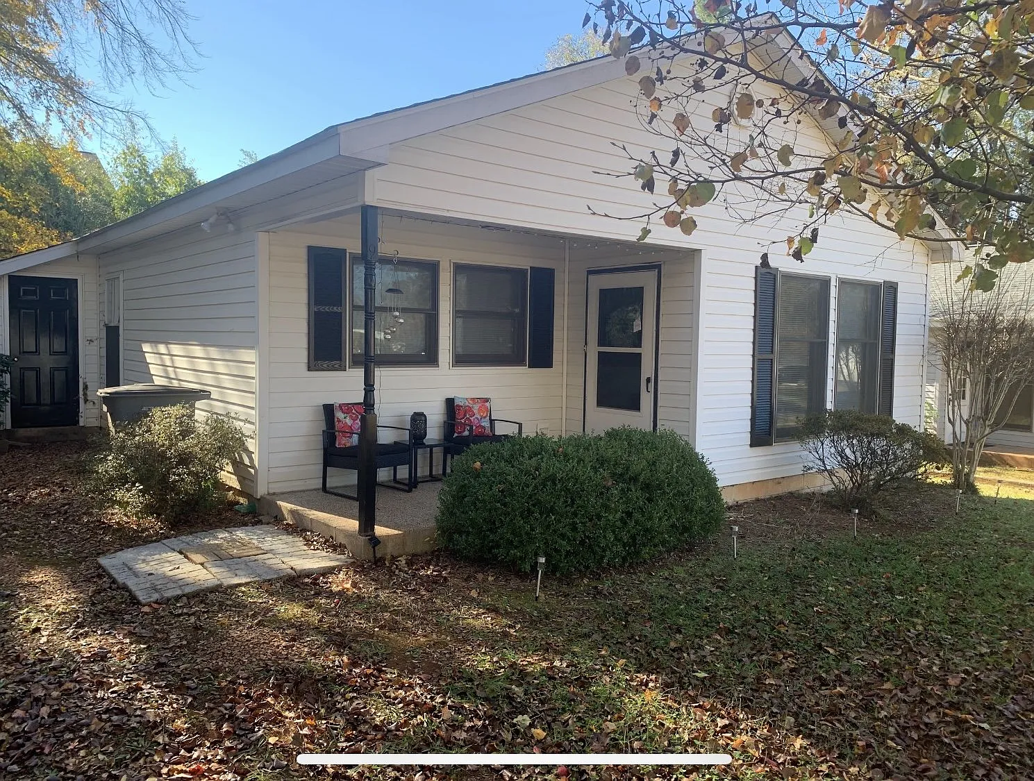 2 bed, 1.0 bath, 818 sqft, $1,350 — Photo 1
