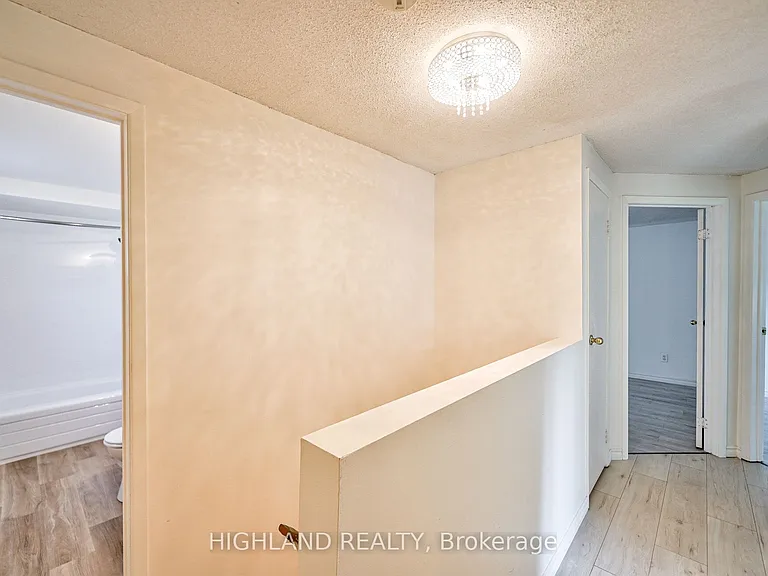 6455 Tisler Cres — Photo 17