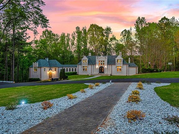 3rd image of 745 Goshen Rd