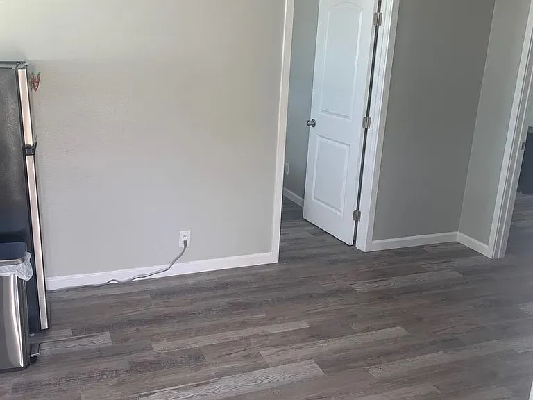 2437 E Main St — Photo 3