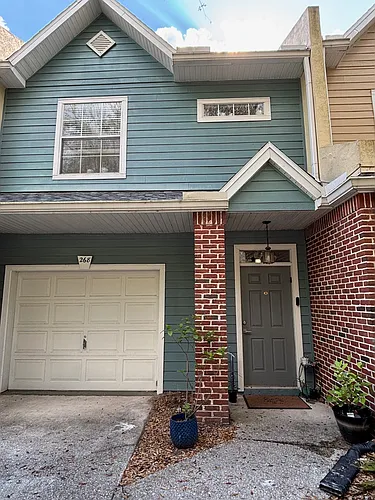 268 NW 50th Blvd #1 Photo 1