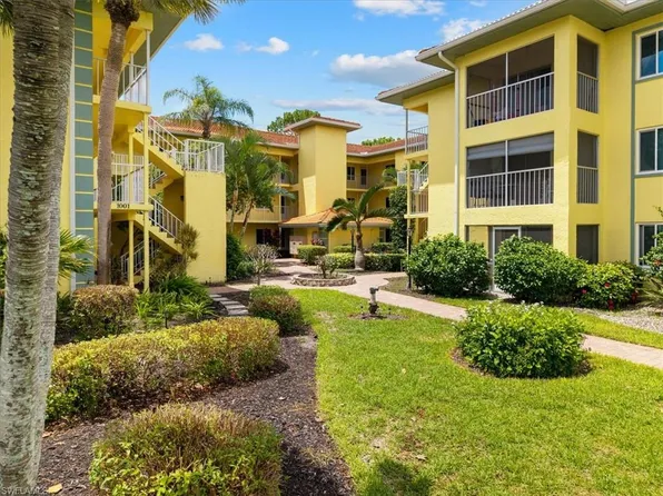 1001 Foxfire LN #102, NAPLES, FL 34104