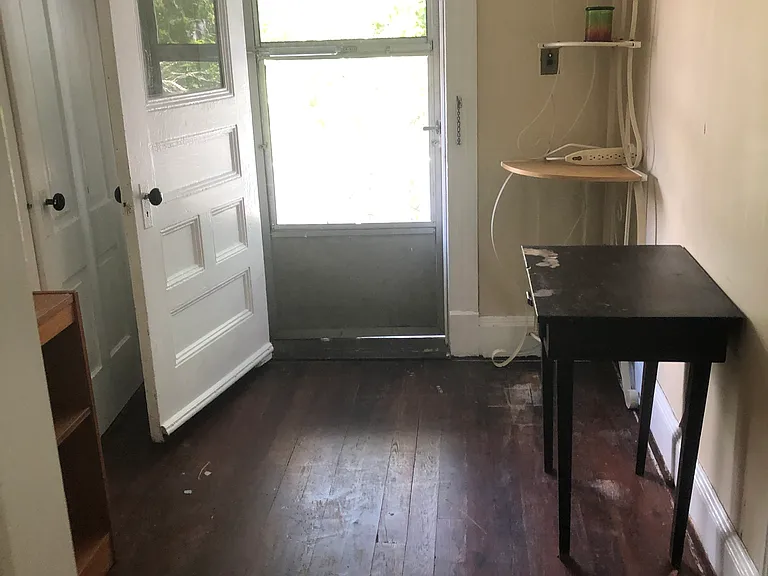 323 Valley St — Photo 10
