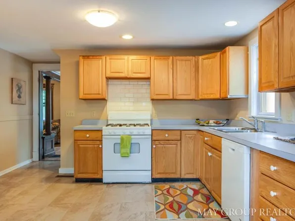 110 Luton Ave SE, Grand Rapids, MI 49506