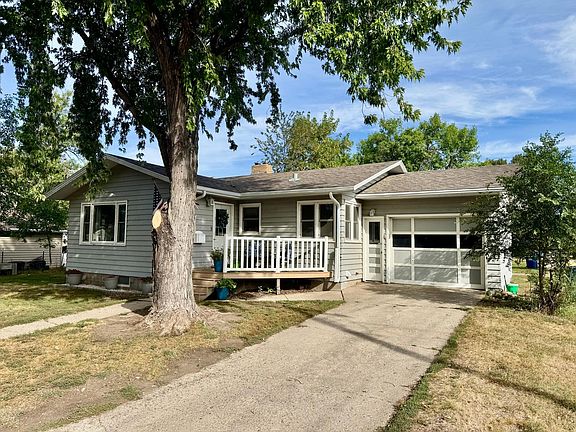 3rd image of 707 4th St SE