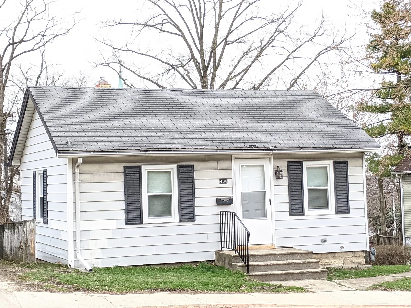 406 N Center St photo 1