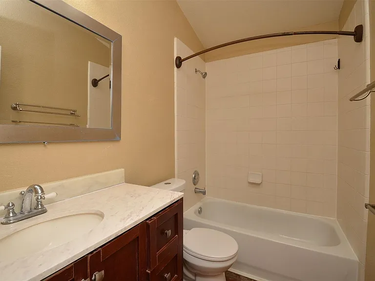 26822 Kingston Glen Ln — Photo 24