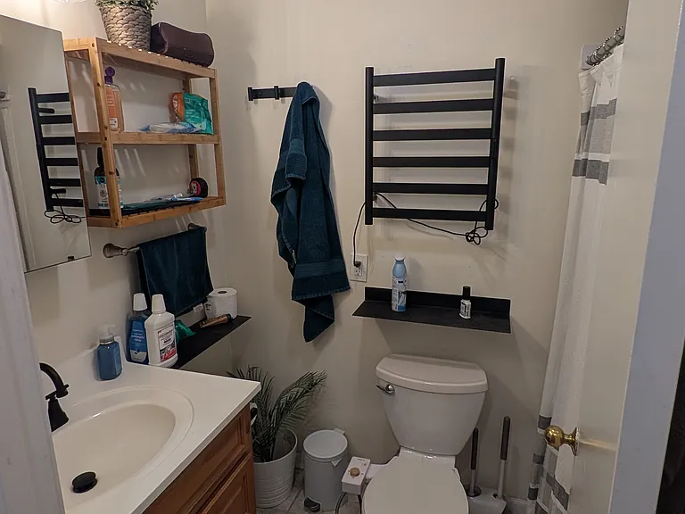 60 Gibson St #210 — Photo 14