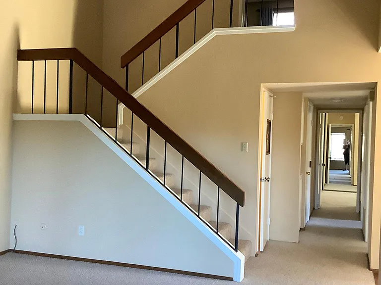 1462 Bridgeview Dr — Photo 8