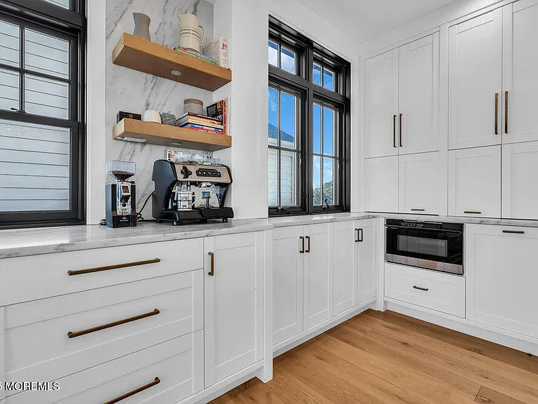 802 1st Ave — Photo 14