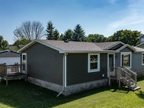 500 Pheasant Dr, New London, WI 54961