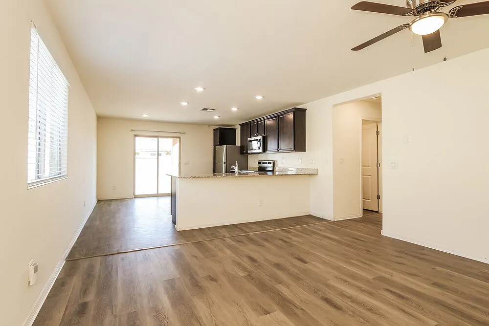 3 bed, 2.0 bath, 1174 sqft, $1,720 — Photo 3