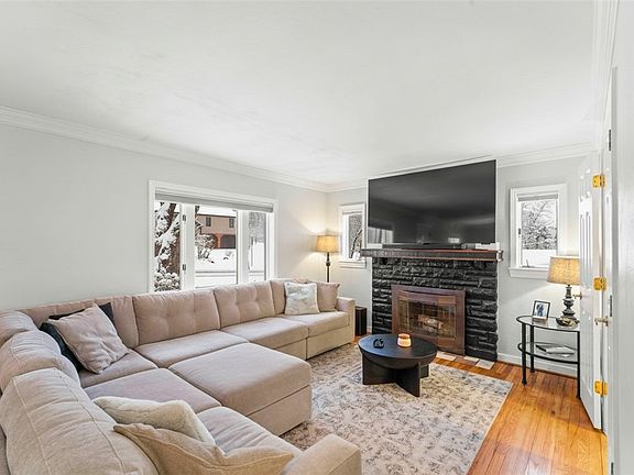 2nd image of 226 Brookwood Rd