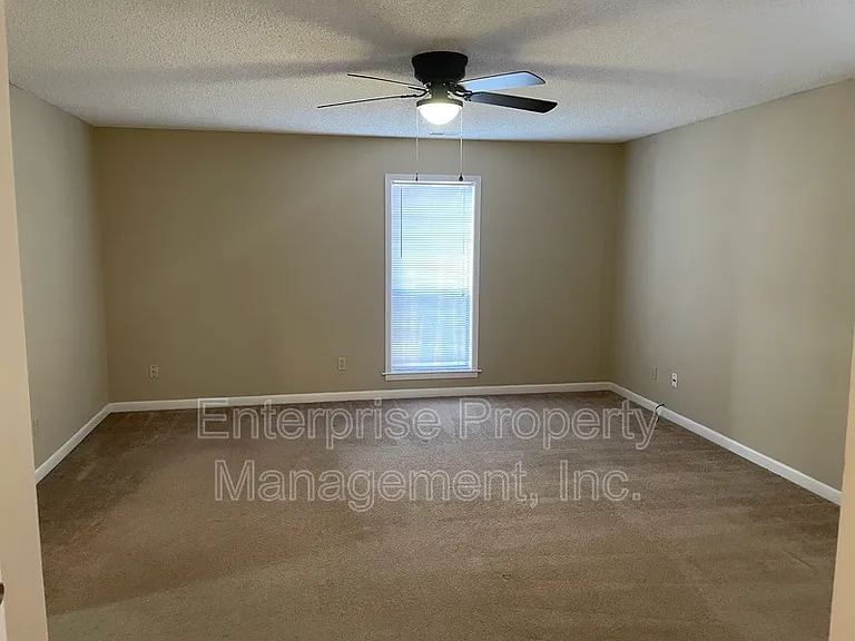 384 Sherburne Cv — Photo 8