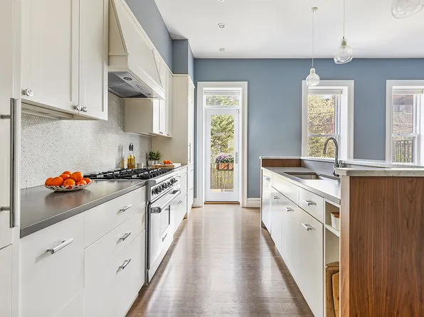 557 Ninth Street image 4 of 21