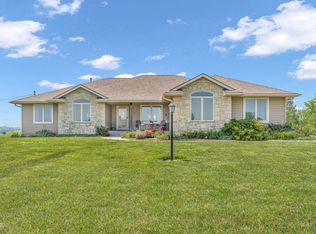 9121 NW Green Hills Rd, Topeka, KS 66618