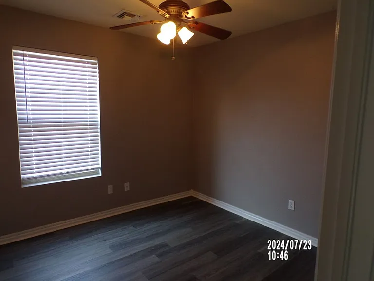 621 NW Granite Ave — Photo 10