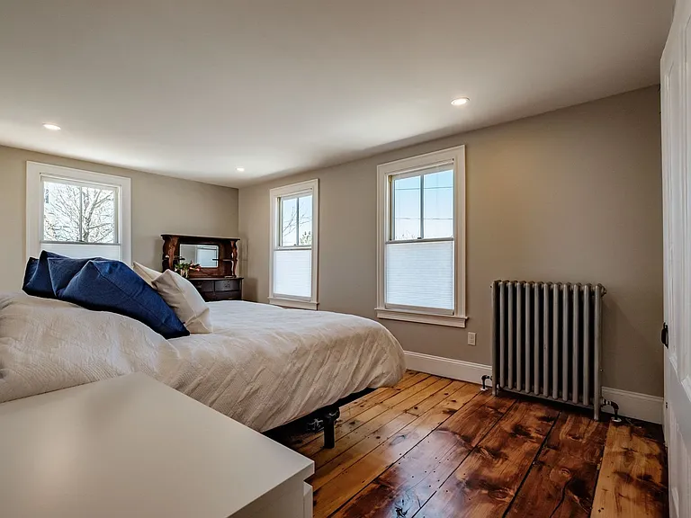 140 Clark St — Photo 17