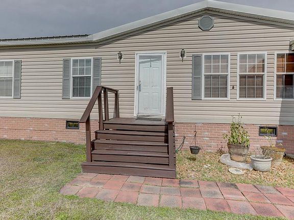 4th image of 304 Breezy Ln