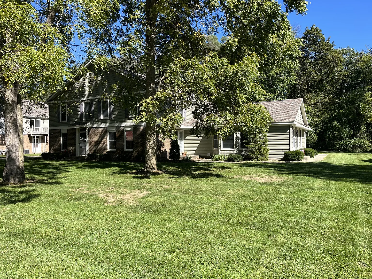 2 bed, 1.5 bath, 1000 sqft, $1,650 — Photo 2