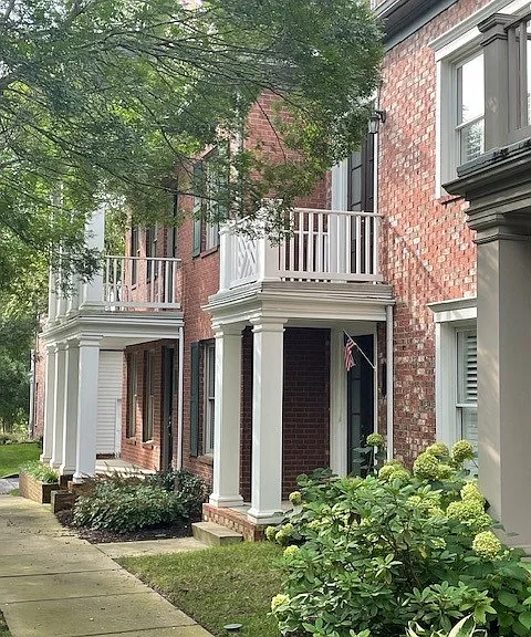 1013 Cumberland Park Dr — Photo 1