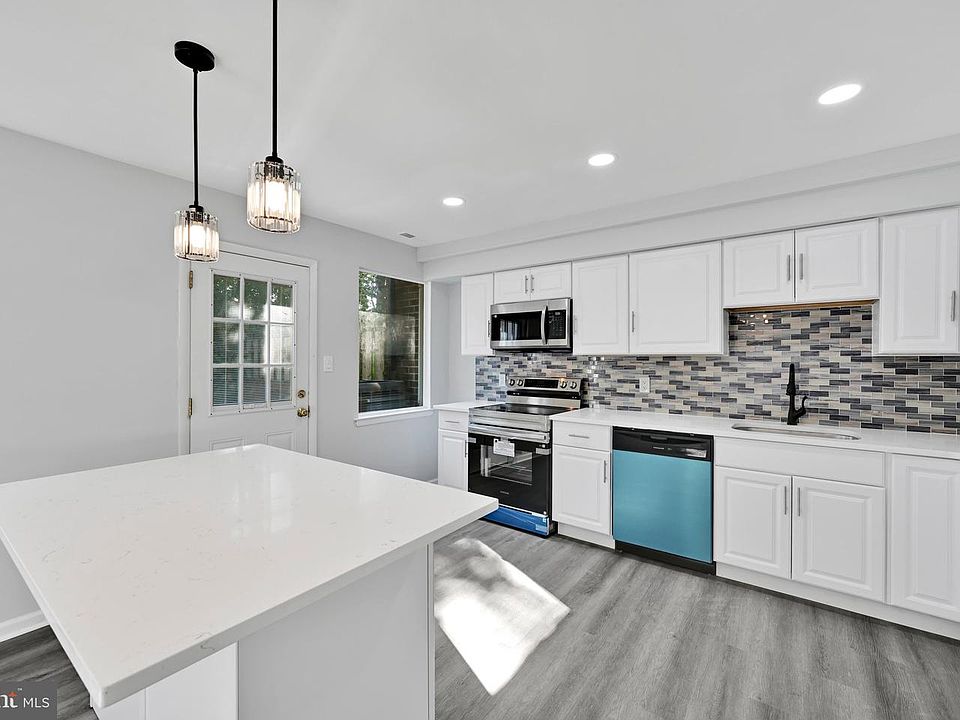 1st image of 132 Ascot Ct #64