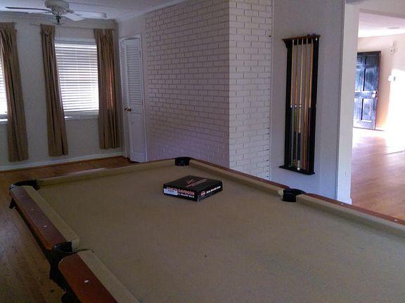 Extra Living room or dining room space