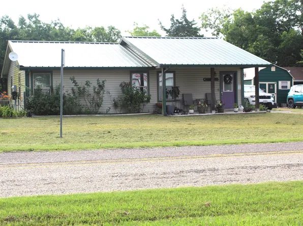 402 Cleveland St, Bailey, TX 75413
