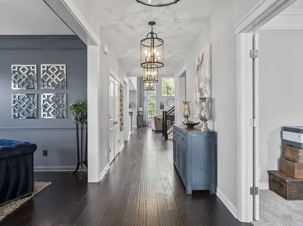 2462 Triple Crown Xing, Powell, OH 43065