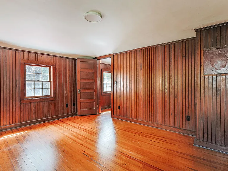 860 Elizabeth Ln — Photo 21