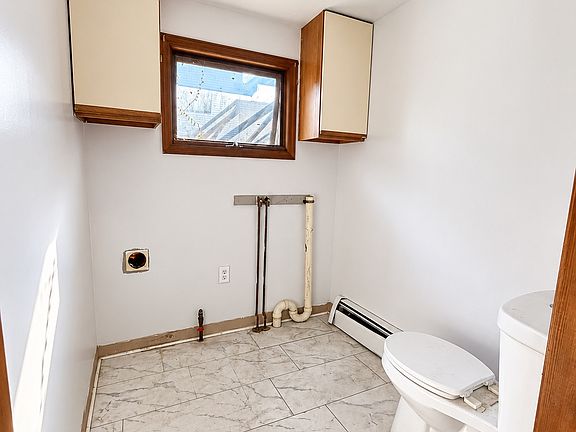 4th image of 77 Carroll St #1/2