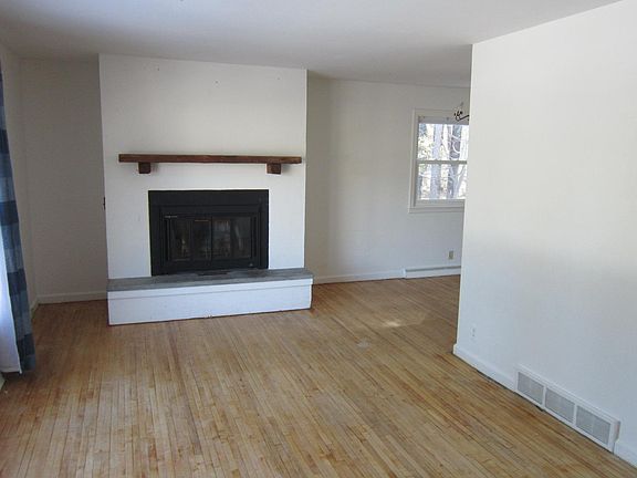 4th image of 1169 S Riverview St