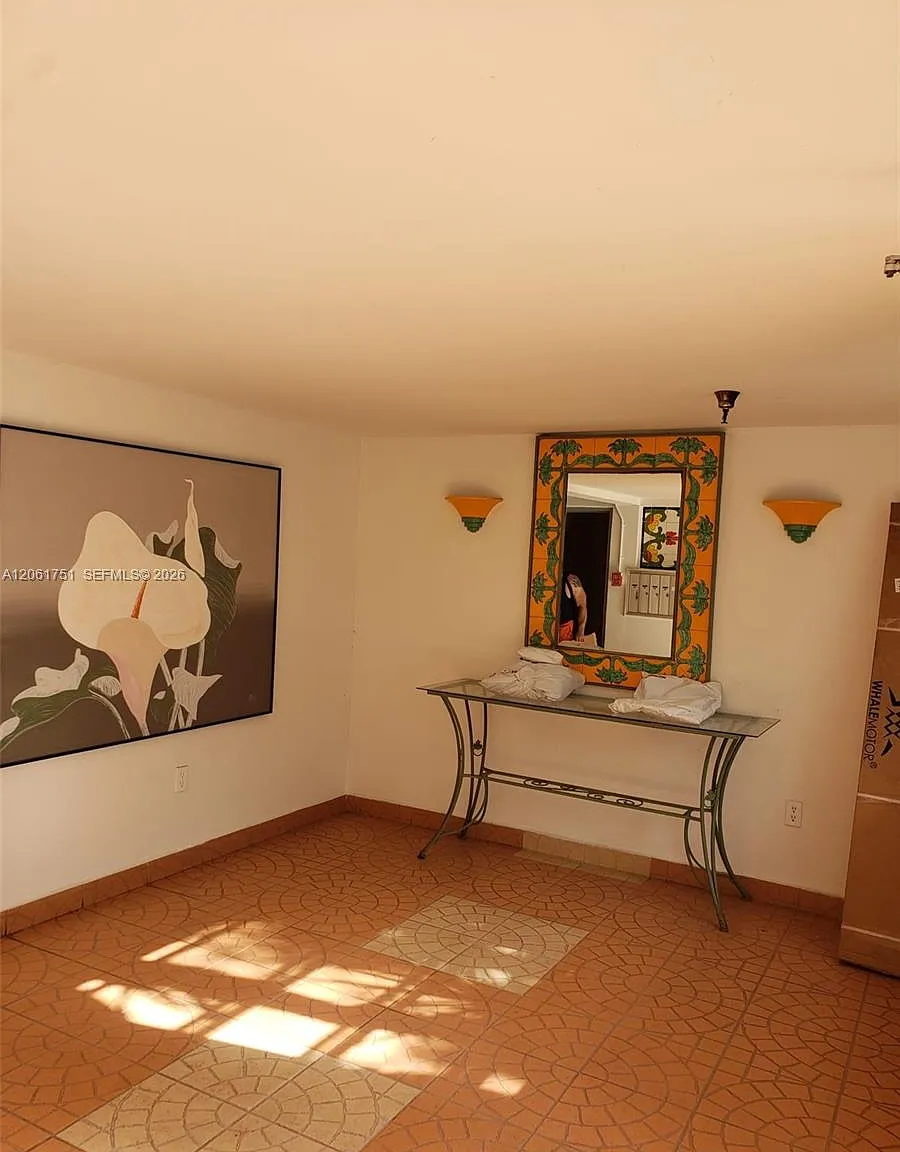 525 Meridian Condo — Photo 2