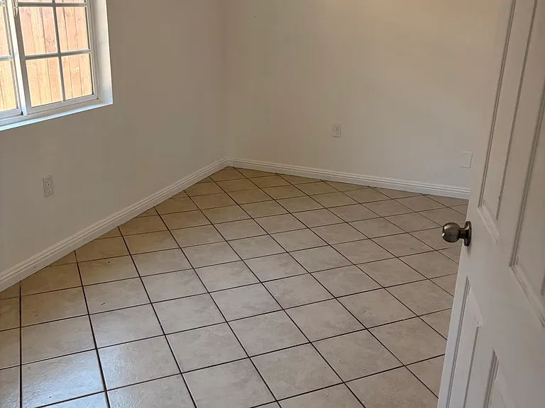1571 E Olive St #B — Photo 8