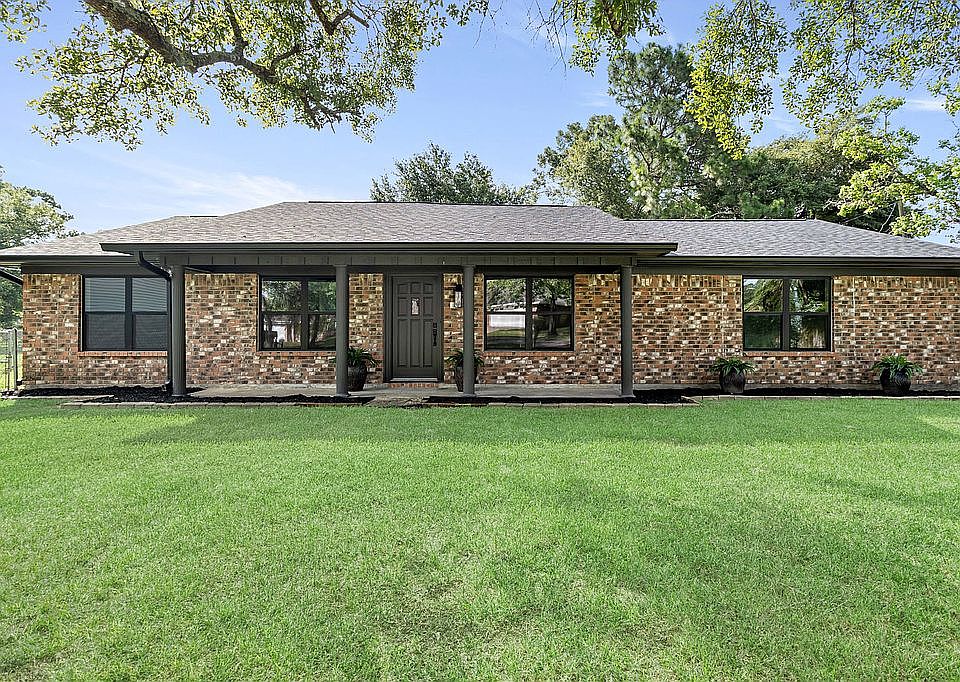 1st image of 115 Azalea Dr