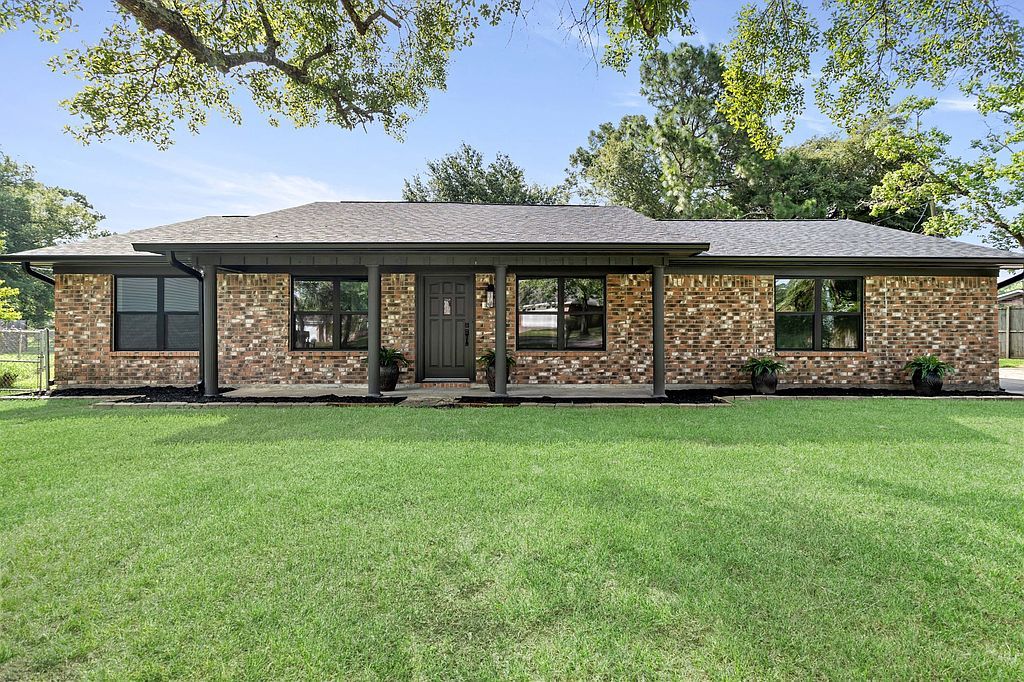 115 Azalea Dr - Property Image