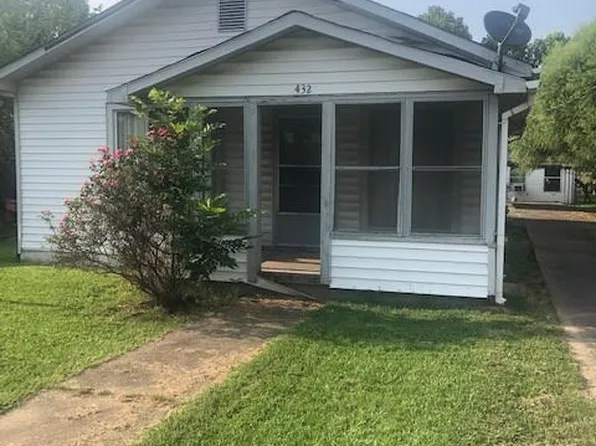 432 W 2nd St, Stuttgart, AR 72160