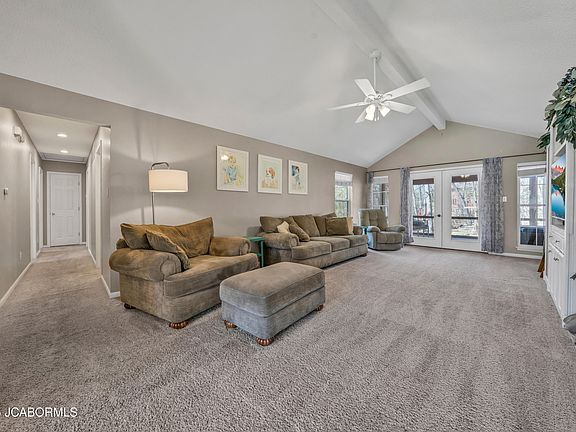 3rd image of 332 Kent St