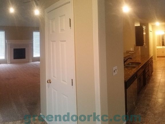 3rd image of 14862 Robinson St