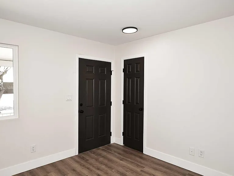 10537 W La Jolla Dr — Photo 4