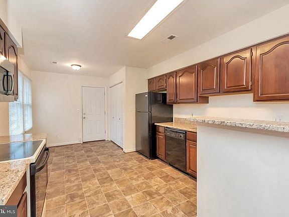5th image of 102 Southampton Ct