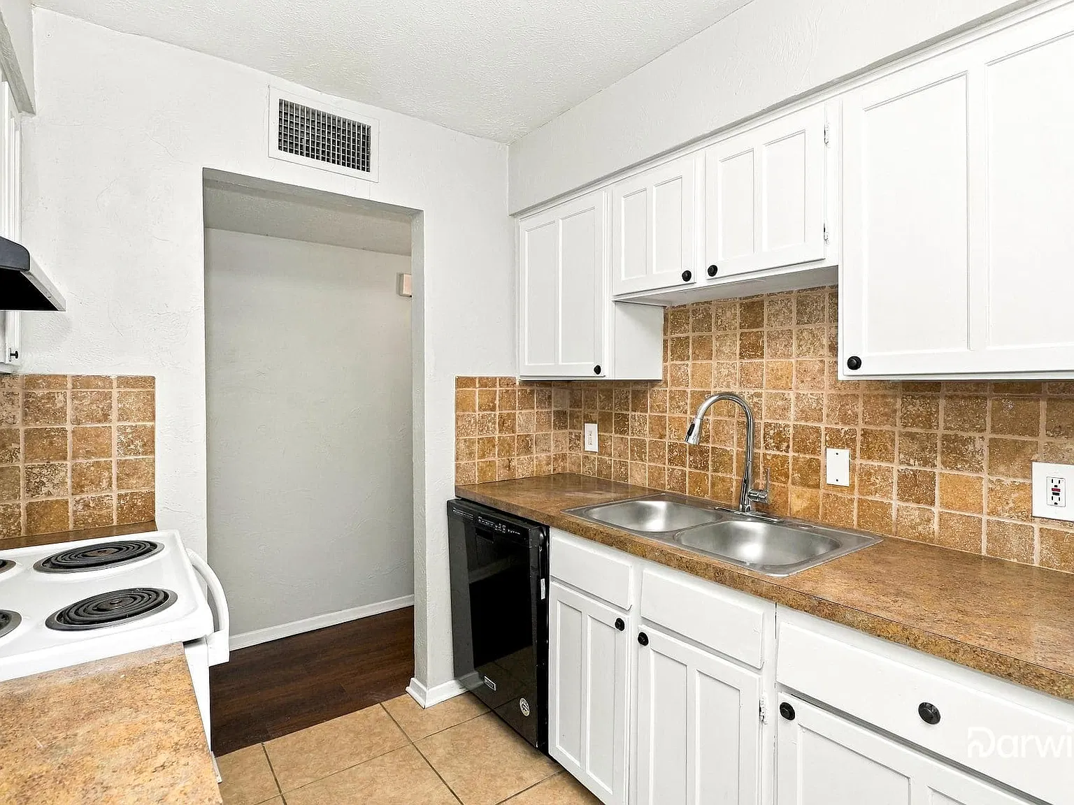 3 bed, 2.0 bath, 1391 sqft, $1,850 — Photo 3