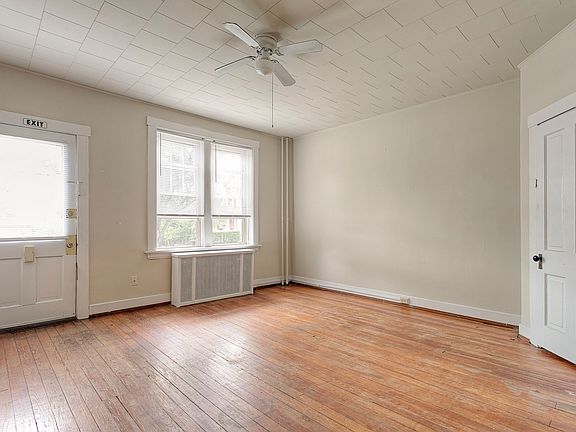 4th image of 2910 Markbreit Ave #1
