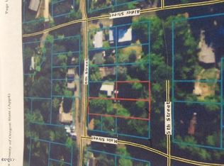 160 NE 5th St, Toledo, OR