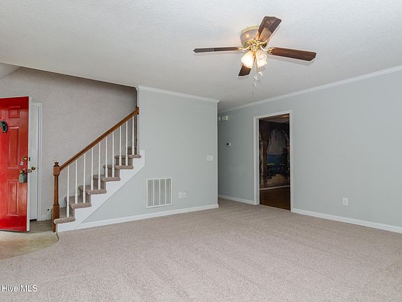 3rd image of 717 Sloop Pointe Ln