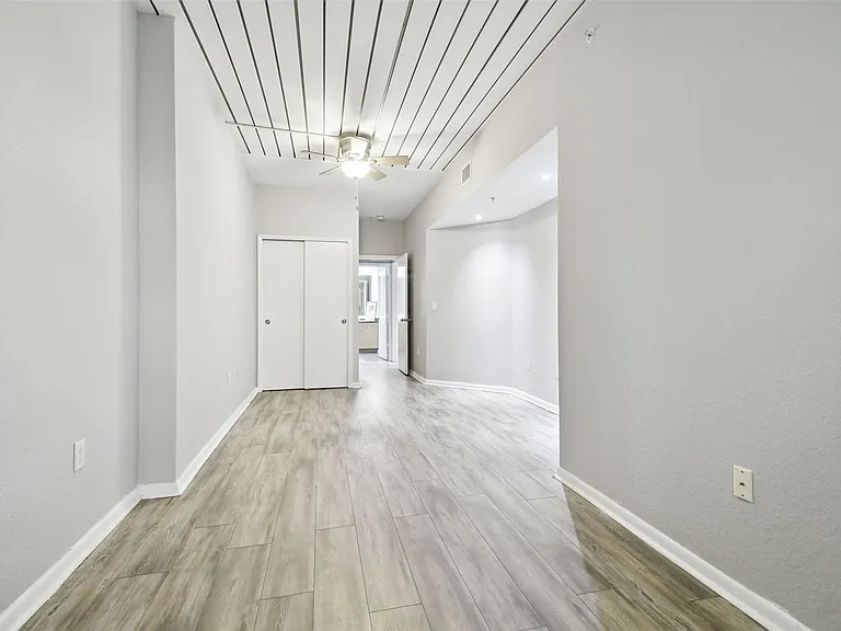2402 W Azeele St #418 — Photo 27
