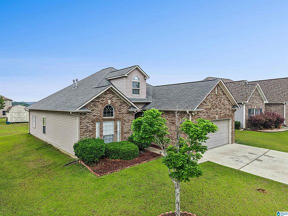 3rd image of 475 Oak Leaf Cir