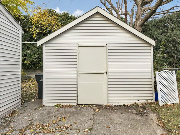 5th image of 22491 Sunnydale St