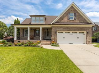 605 Sippihaw Oaks Dr, Fuquay Varina, NC 27526